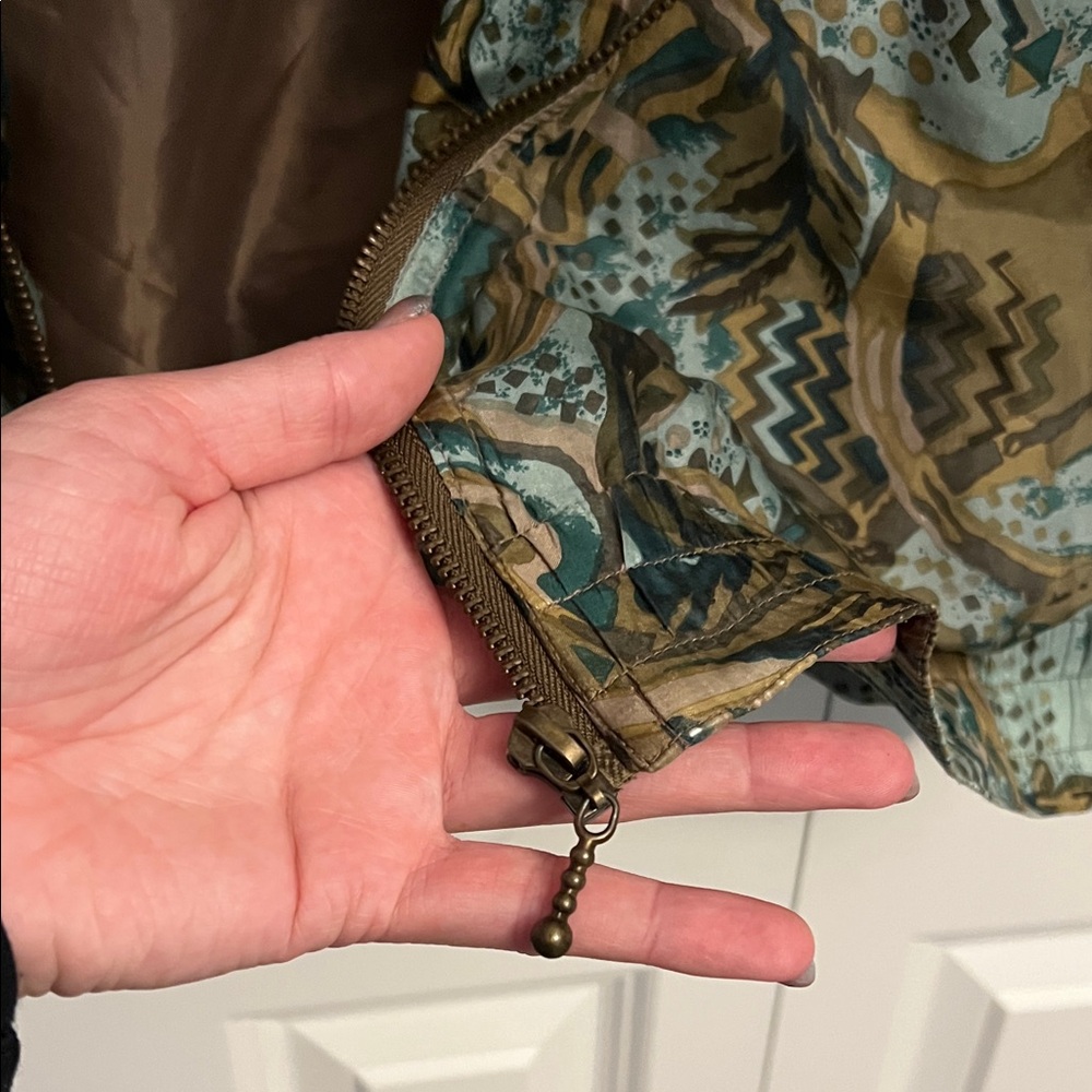 Women's Patterned Bomber Jacket - Picture 5 of 7